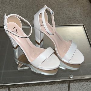 Perfect classic white heels!